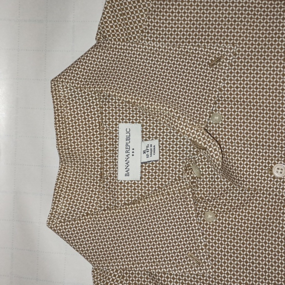 100 Percent Cotton short sleeve shirt by Banana Republic